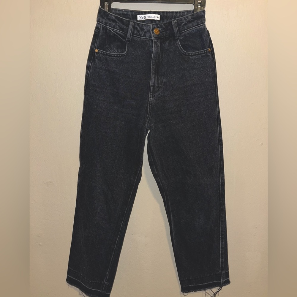 ZARA high rise washed black straight leg cropped jean. Raw Hem